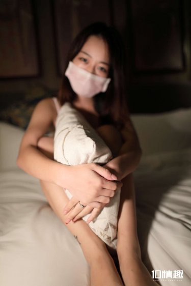 美女扒开尿口给男人桶视频免费