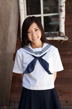 痴汉电车清纯制服女高中生bd